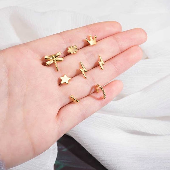 NWT🎉 Crown Earring Studs/ Cartilage Dainty… - Picture 2 of 5